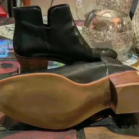 Cole Haan Signature Abbot Bootie Size 8B - Picture 2 of 15